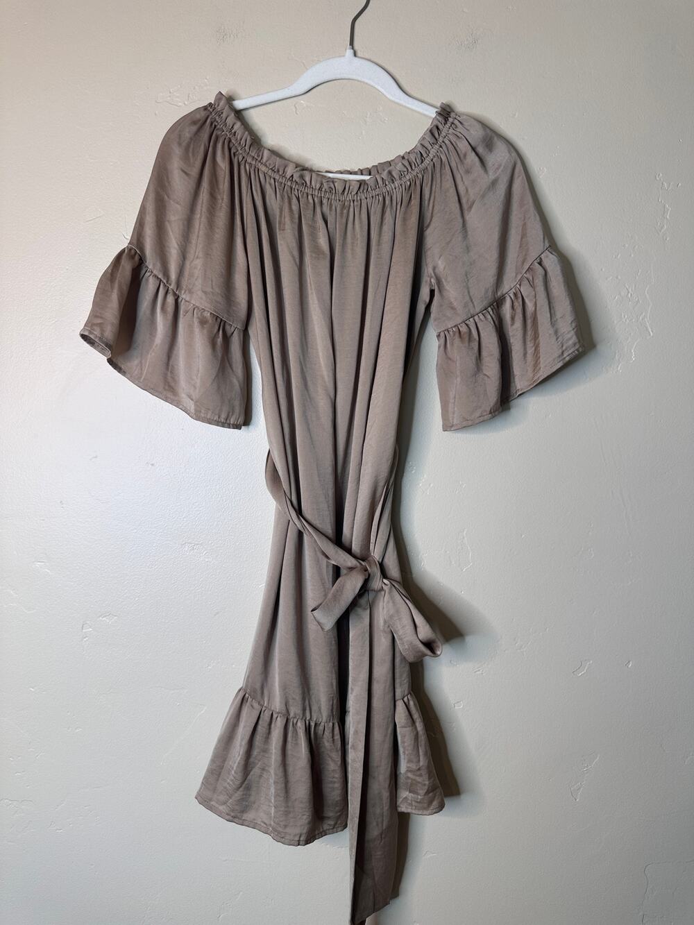 Boutique Coco + Carmen Ruffle Sleeve Off Shoulder Boho Silky Dress S/M